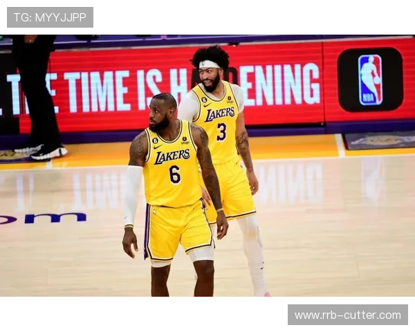 詹姆斯领衔湖人击败勇士，浓眉大帝复出表现抢眼